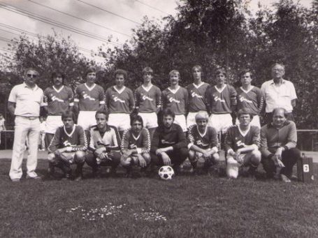 Die Aufstiegsmannschaft von 1980/81 stehend von links:Trainer G.Straka, K. Börngen, R.Knop, H. Düssel, G.Schwaferts, B. Preuß, R.Stachelhaus, U.Finke, U.Altrath, Masseur H.Preuß - kniend von links: R.Jäkel, F.Stachelhaus, M.Wagener, H.-J. Ahlke, B. v.d. Beeck, E. Lindbeck, Betreuer P. Hübenett